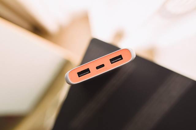 試用評測丨玩出手感的綠聯(lián)10000毫安鵝卵石充電寶