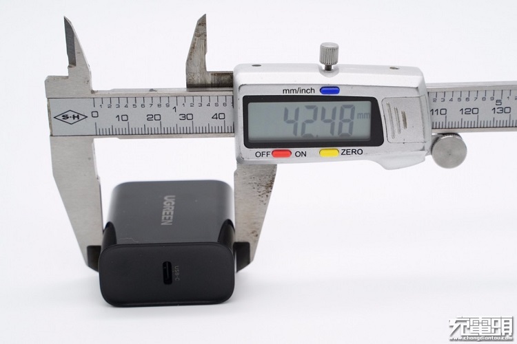 綠聯(lián)20W快充充電器外觀