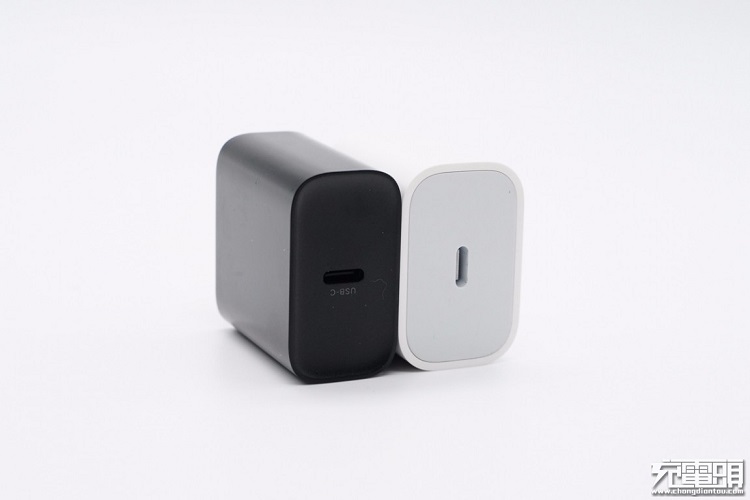 綠聯(lián)20W快充充電器外觀