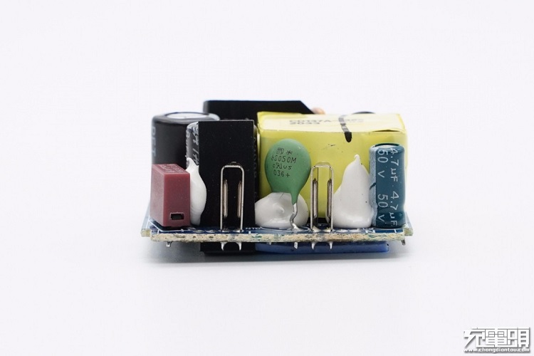 綠聯(lián)PD20W充電器開箱評測：拆解篇（下）