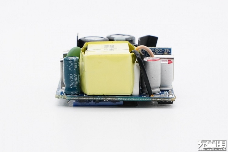 綠聯(lián)PD20W充電器開箱評測：拆解篇（下）