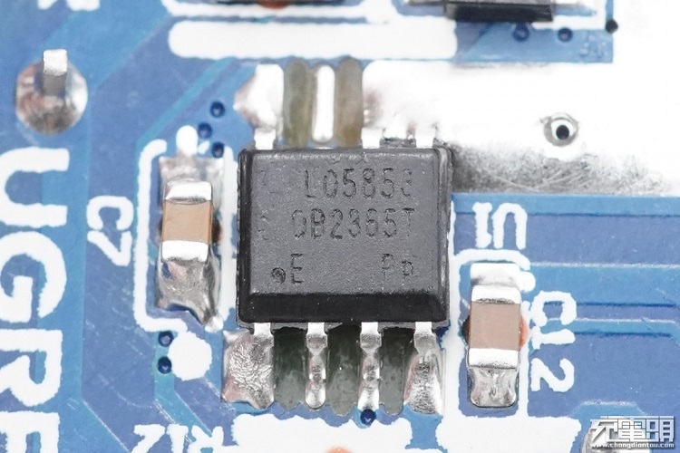 綠聯(lián)PD20W充電器開箱評測：拆解篇（下）